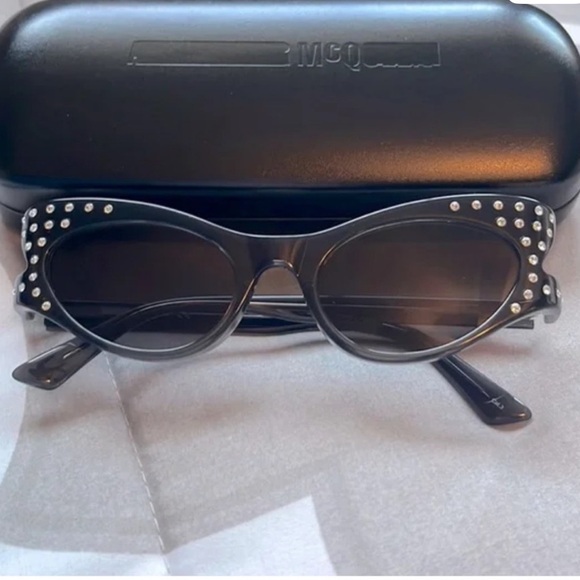 McQ by Alexander McQueen Wing Studded Sunglasses - Picture 13 of 13